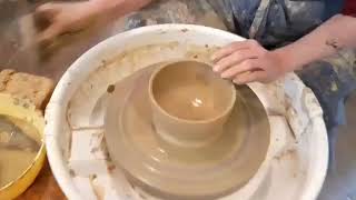 Amazing Pottery  Throwing a Stemmed Bowl 7rész A FAZEKAS MUNKA CSODÁI  Kis talpas tál korongozása [upl. by Alaj]