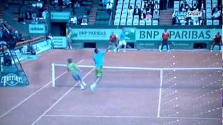 VIDEO RolandGarros la gaffe dun jeune ramasseur de ballesflv [upl. by Gallager]