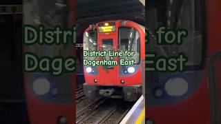 District Line Bound for Dagenham East Arriving at Tower Hill Station [upl. by Brackely]