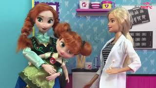 ¡Elsa y Anna van al Dentista Barbie Juguetes y Muñecas de Frozen y Barbie en Español [upl. by Endaira]