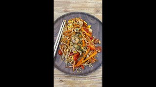 YAKISOBA CON SCAMPI E VERDURE 🥢❤️🥢 Shorts [upl. by Anthony296]