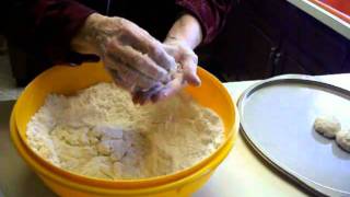 How to Make Mommas Homemade Biscuits [upl. by Siriso431]