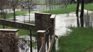 El río Arga entra en las piscinas de Burlada 12042018 [upl. by Eillac18]