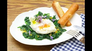 Pochiertes Ei mit Spinat Rezept Video  How To Prepare Poached Egg With Spinach Recipe [upl. by Ellinad532]