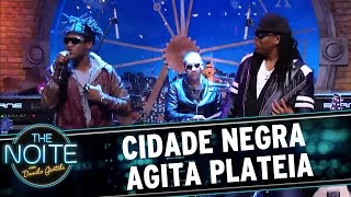 Cidade Negra canta quotBatendo em sua portaquot  The Noite 210317 [upl. by Eppes]