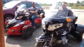 Spyder vs Honda Trike Parking [upl. by Attenehs]