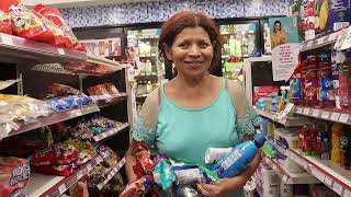 doña lety en el oxxo olvida lo entumido de sus manos que siente al entrar a una cocina [upl. by Brindell]