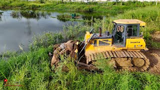 Excellent Action Mighty Shantui Huge Dozer Skills Clear and Push Making Road Goto Landfilling [upl. by Lletnom684]