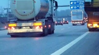 Gefährlich Zwei LKW fahren rückwärts auf der A1  Ein LKW wendet ad Autobahn 2013 [upl. by Nolur]