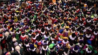 Sinterklaas Intocht Assen met 400 Pieten [upl. by Balmuth]