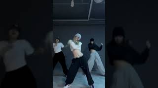 비니 때문에 강제 노룩댄스 😵‍💫  Hey Mama choreography by NOZE 노제 노제 스우파 noze heymama [upl. by Orvil784]