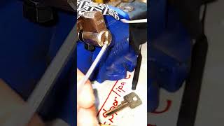 How to open a lock 🔓 How to pick lock pickinglockpickinglocksportlockpickzipping [upl. by Mutat]