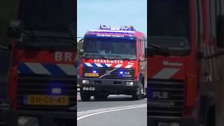 Oude Tankautospuit 174131 Brandweer Stellendam met spoed onderweg naar Persoon te water Ouddorp [upl. by Mot]