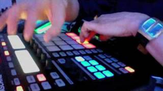 NI MASCHINE Live Looping amp Sampling [upl. by Odnolor]