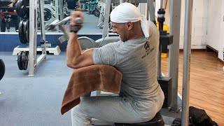 Triceps 3 series biceps 3 series hombros 4 series y abdomen 12 series [upl. by Yehudit229]