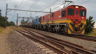 TransnetSpoornet class 10E locomotives heading towards Heidelberg at Driemanskap station [upl. by Tobye]