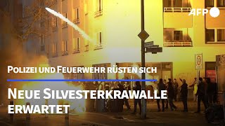 Polizei und Feuerwehr erwarten wieder Krawalle zu Silvester  AFP [upl. by Illona]