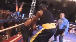 Shaquille ONeal vs Sugar Shane Mosley Boxing Match 2010 [upl. by Genet]