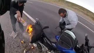 Moto con Alforjas  se prende fuego [upl. by Nnyliak37]