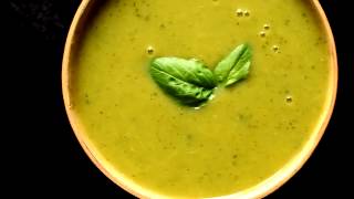 Soupe aux poivrons courgettes et basilic [upl. by Ecnarepmet305]