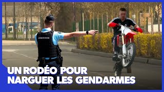 Rodéo  des levées de roues pour narguer la police [upl. by Ymassej]