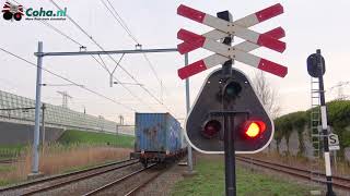 Aki Spoorwegovergang ZevenBergschen Hoek Dec 2018 😍4K😍  Dutch railroad crossing [upl. by Tormoria]