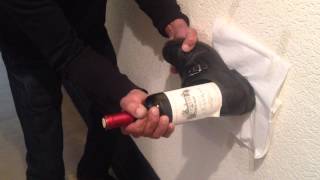 comment ouvrir une bouteille de vin sans tire bouchon [upl. by Davilman182]