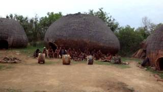 Afrika Song Zulus singen in der Zulu Lodge nahe Dundee in Südafrika [upl. by Alitta]