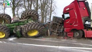 Spectaculair ongeval met vrachtwagen en tracktor op de Expresweg [upl. by Ahsocin]