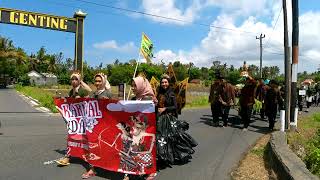 Kirab Budaya SMA N 1 Kretek meriah melewati jalan tengah sawah [upl. by Rudie]