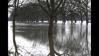 Támesis eleva su nivel de agua y amenaza Inglaterra [upl. by Jonette330]