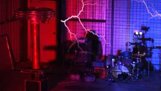 Singing Tesla Coil at Duckon 2007 [upl. by Lraep]