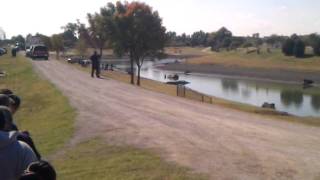 Tulsa Police divers check for dead bodies in pond [upl. by Lynne]