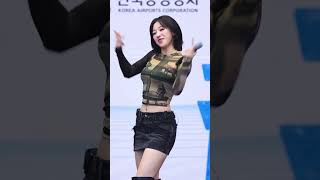 Tightfitting top H1KEY Riina fancam kpop [upl. by Maiah]