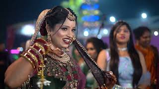 Gorgeous brides entry with beautiful dance performance and jaymala shivailly mukulwedsshailly [upl. by Kulda]