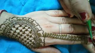 Back hand mehndi design😍😍mehndi leatestmehndidesign letestmehndi PaaruArtMagic [upl. by Ahsinev778]