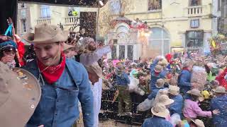 Carnaval de Granville  hystérie collective à la bataille de confettis [upl. by Zehe]