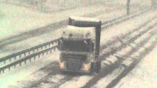 Lorry stuck in heavy snow on the M5 in Worcestershire 181210 [upl. by Aidualc311]