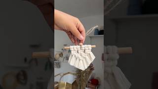 Mini tapiz de macramé 🧵macrametutorial [upl. by Cutlor487]