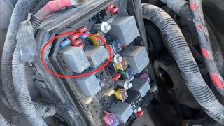 Fuel Pump Relay and Fuse Chevrolet Impala 200620013 35l Location Removal amp Installation [upl. by Humfrid]