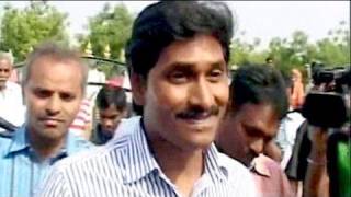 Ahead of his fast in Telangana stones pelted at Jagans convoy [upl. by Nahshun40]