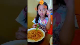 Riska Vlog Makan Mie Ayam Kepedasan SAKURA Tili Tili Boom [upl. by Minne971]