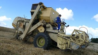 Clayson M130  Clayes Combine  Harvesting Barley at Tractor Event in Aars  DK Agriculture [upl. by Hubie]