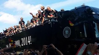 Deutsche Nationalmannschaft  Ankunft in Berlin  Weltmeister 2014 [upl. by Seira]