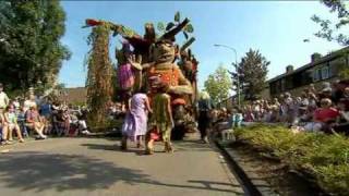 Eelder Bloemencorso gewonnen door Swingin Safari [upl. by Hpesoy]