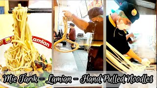 SKILL 🍜 Making Hand Pulled Lamian Noodle 🤗 Mie Tarik Golden Lamian Pakuwon Mall Yogya [upl. by Yelime124]