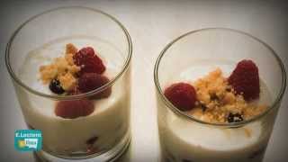 C’en cuisine – Verrine au yaourt vanille et fruits des bois [upl. by Nosbig]