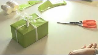 Geschenk verpacken  eine Gestaltungsidee [upl. by Alegnave]