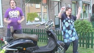 Zanger Rinus  Met Romana op de scooter Remix [upl. by Wilfreda]