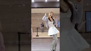 Free Dance Cover100  Asian Girl Perfom Dance Trend [upl. by Nalad441]